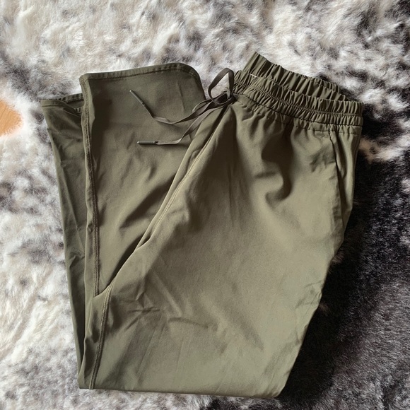 SOLD via FB ❤️ Lululemon Keep it Classic Crops